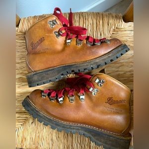 Danner Mountain Light Cascade Women 6.5 M Leather Med Hiking Boots